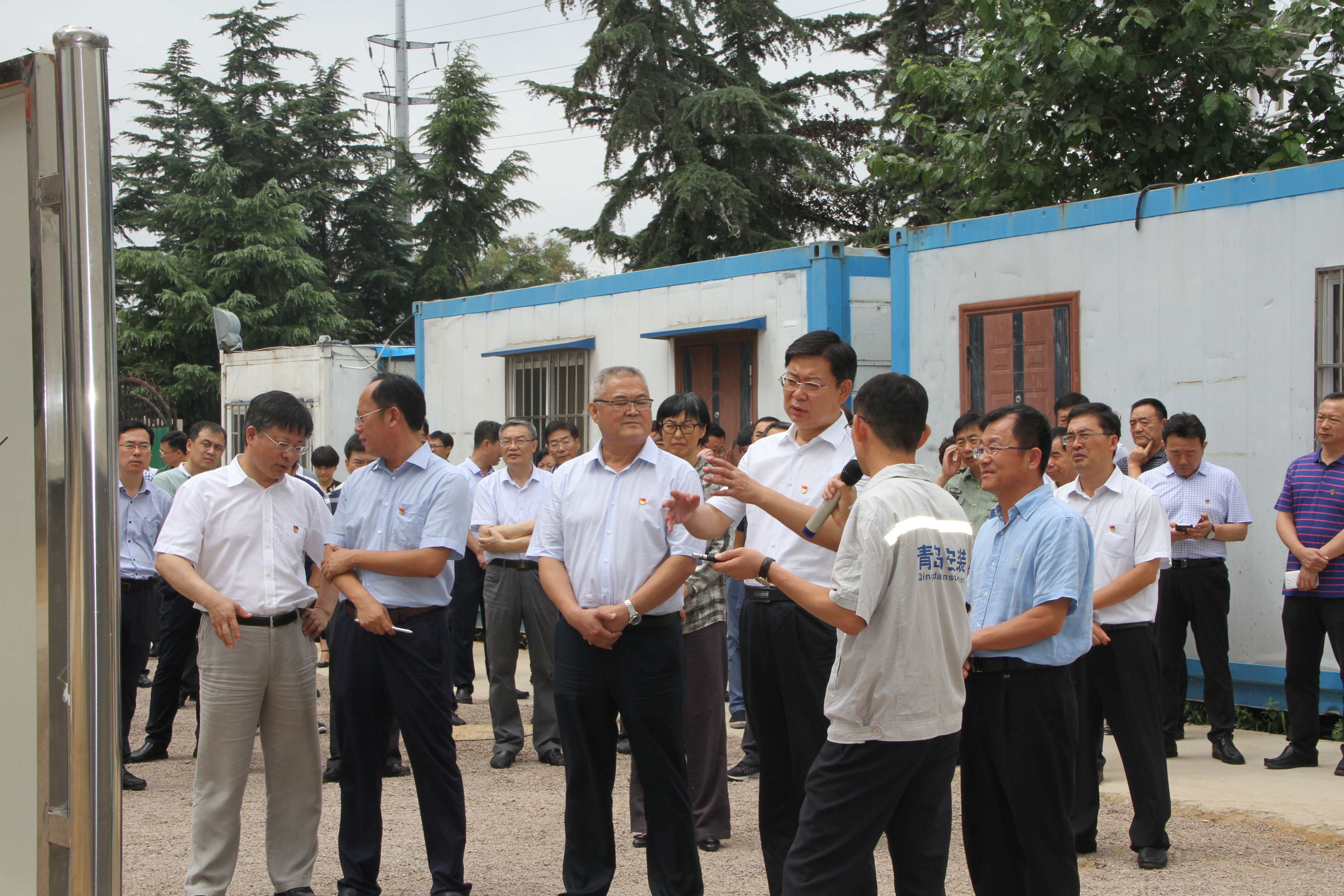 城陽區(qū)領導觀摩團蒞臨我司智能裝備制造基地
